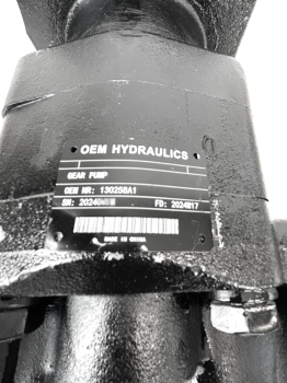 Preview: Hydraulic pump 130258A1 130258A2 for CASE 580L 580LXT 570LXT backhoe loader